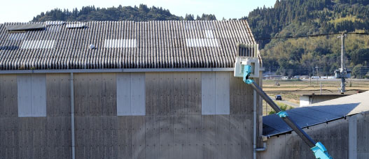 スレート屋根の補修風景